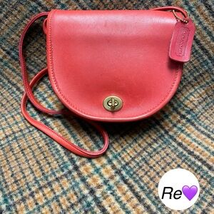🦋 Coach Red Mini Saddle Pouch